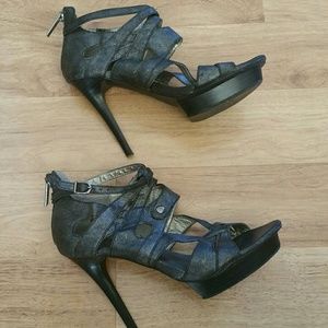 2lipstoo silver dark grey pumps